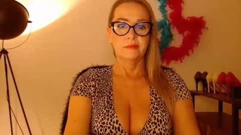 LEA online show from November 19, 3:11 pm