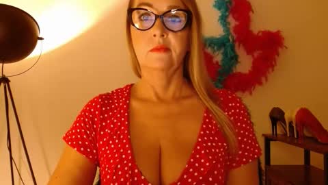 LEA online show from October 27, 3:23 pm