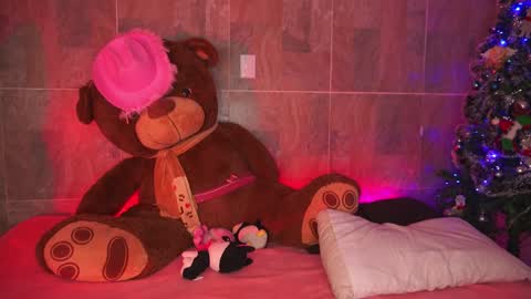 Snapshot of league_of_lovers2 chatting on December 30, 1:04 am Vero Andy and Caius online show from December 30, 1:04 am