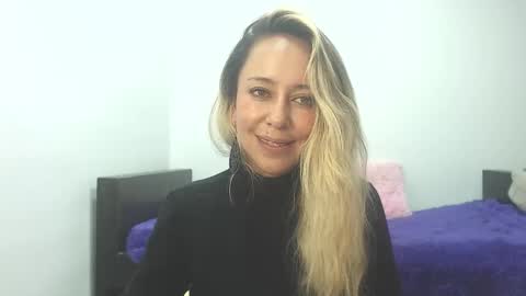 Snapshot of leah_susman chatting on September 25, 1:56 am leah_susman online show from September 25, 1:56 am