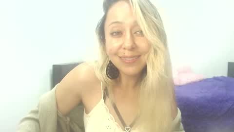Snapshot of leah_susman chatting on September 17, 1:42 am leah_susman online show from September 17, 1:42 am