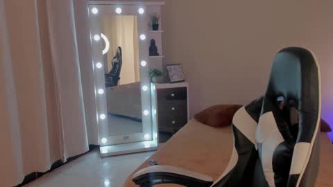 leahaltomm online show from March 6, 6:48 pm