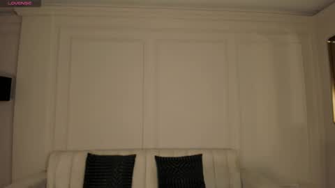 leahnovac online show from November 25, 10:58 am