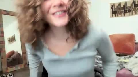 Snapshot of leahsparkles chatting on October 23, 1:56 pm Leah Sparkles online show from October 23, 1:56 pm