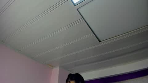 leamoreau__ online show from November 18, 11:46 am