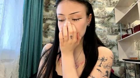 Kiki online show from April 13, 3:27 pm