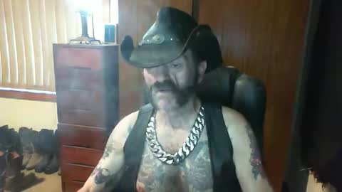 leathergreaser online show from April 1, 8:39 pm