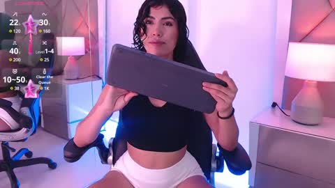 Snapshot of leethompson_ chatting on February 20, 12:04 pm Leet  online show from February 20, 12:04 pm