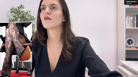 Elle  online show from November 11, 3:25 pm