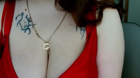 Snapshot of leila_beayte_ chatting on October 1, 7:18 am Leila online show from October 1, 7:18 am