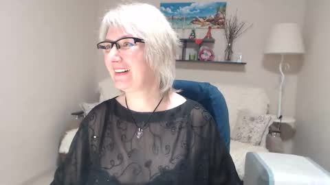 Leila Kinky online show from April 15, 11:35 am