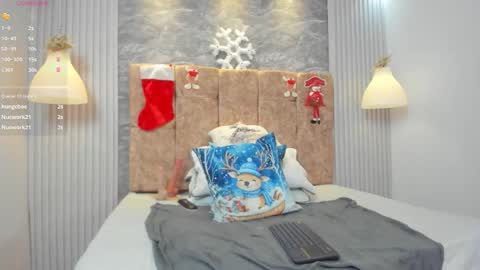 leilapons online show from December 14, 8:04 pm