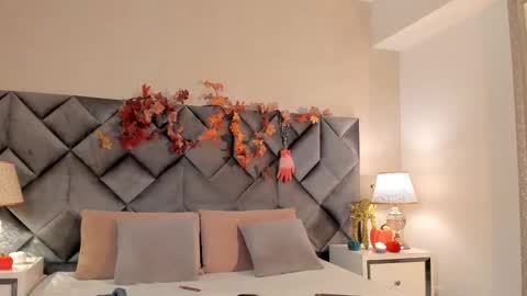 Leizathompson online show from October 24, 7:47 pm