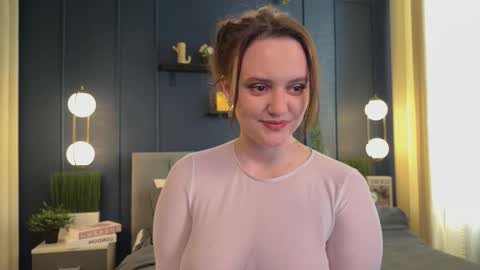 Lela online show from January 17, 5:00 pm