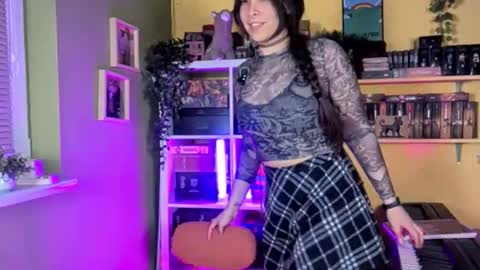 LelianaHazel online show from January 13, 4:15 pm