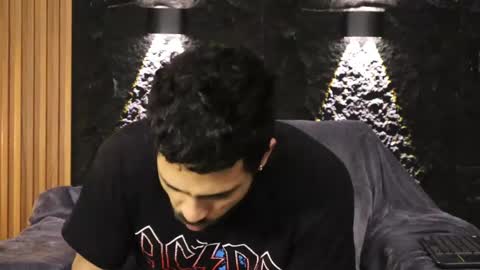 Leo  Diaz online show from April 5, 1:24 am