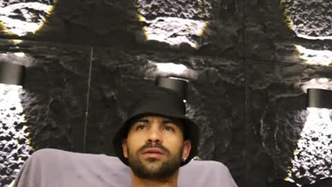 Leo  Diaz online show from April 21, 2:51 am