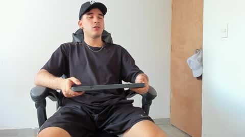 Leo Jones online show from February 20, 4:03 pm