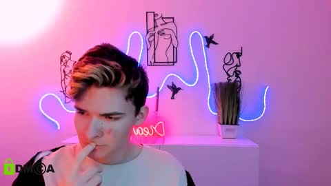 leo_valor online show from December 22, 7:42 pm