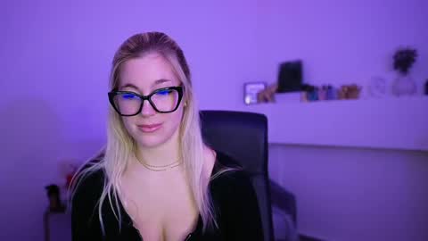 leokitty  online show from April 14, 1:58 pm