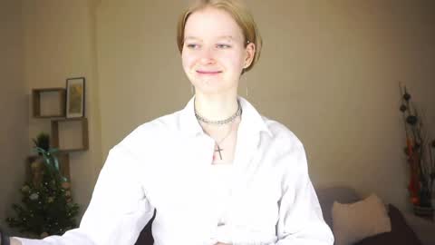 Hello Im Roxy Im just starting my journey here so lets get acquainted online show from April 18, 8:09 pm