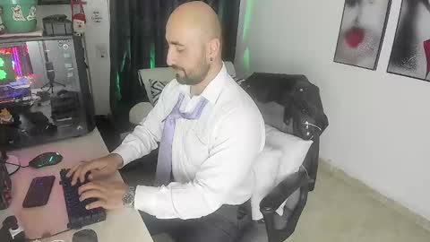 Leon online show from December 28, 10:13 pm