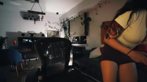 Snapshot of leonamell chatting on September 29, 11:15 pm Leo online show from September 29, 11:15 pm