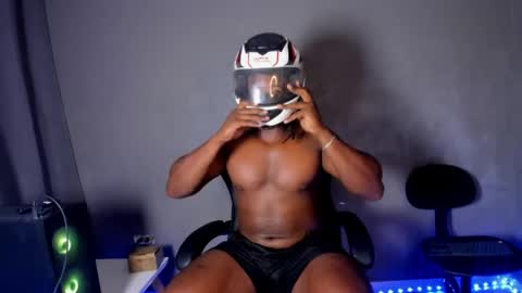 Leandro jones online show from April 20, 10:35 pm