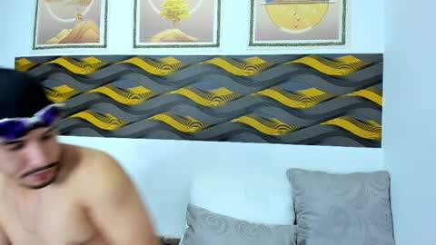 Leon online show from April 11, 7:18 pm