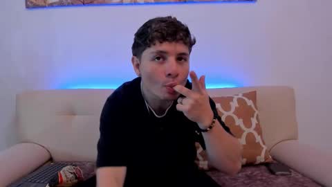 Snapshot of leoo_miller chatting on October 21, 9:18 pm Leo online show from October 21, 9:18 pm