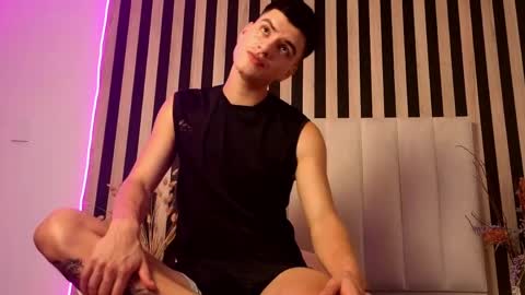 leotease online show from June 4, 7:42 pm