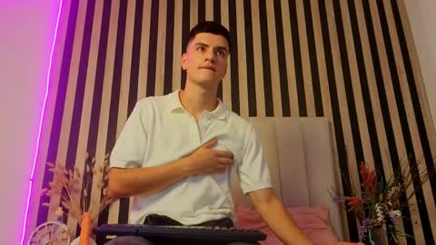 leotease online show from June 3, 7:19 pm