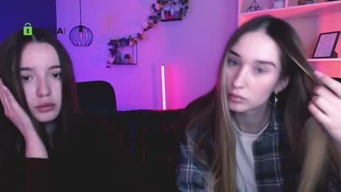 leslie_bird online show from April 17, 9:00 am