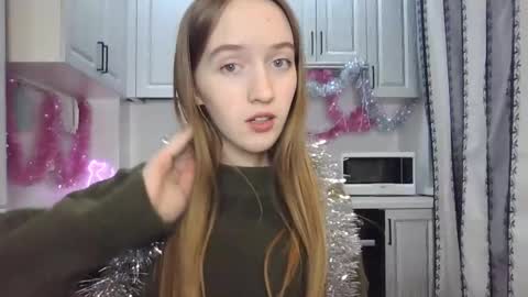 Snapshot of leslie_my_lovee chatting on December 22, 7:52 pm  LESLIE   online show from December 22, 7:52 pm