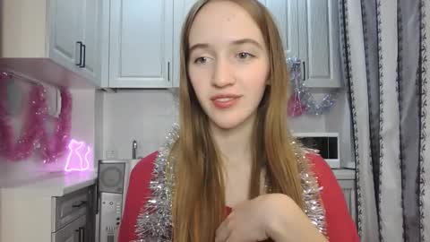 Snapshot of leslie_my_lovee chatting on December 22, 10:58 pm  LESLIE   online show from December 22, 10:58 pm