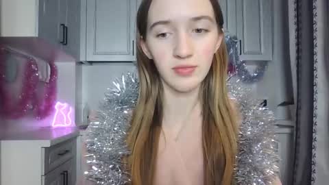 Snapshot of leslie_my_lovee chatting on December 26, 12:14 am  LESLIE   online show from December 26, 12:14 am