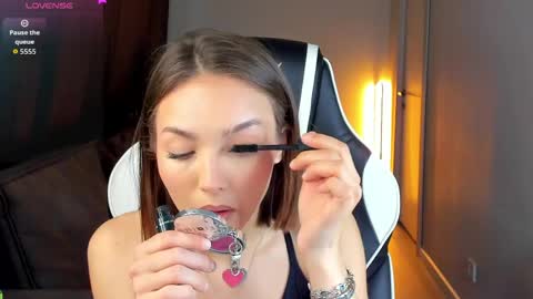 Leslie online show from May 25, 1:23 am