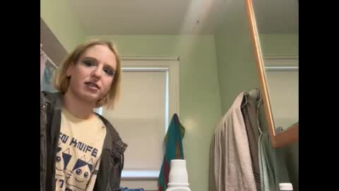 leslietheslut online show from September 17, 2:42 pm