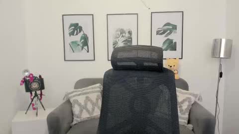 Lesly  online show from February 12, 8:07 pm