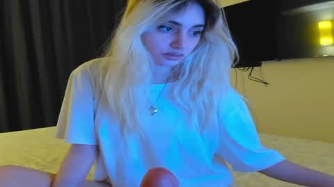 lesyaliss online show from April 22, 6:59 pm