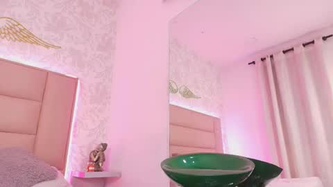 Leti White online show from January 10, 10:26 pm