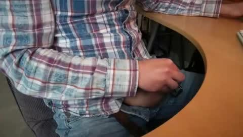 leukurrt online show from February 18, 8:25 am