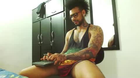 Snapshot of lewisstrong chatting on September 18, 7:07 pm Lewis Strong online show from September 18, 7:07 pm