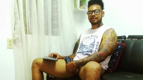 Snapshot of lewisstrong chatting on January 2, 10:44 pm Lewis Strong online show from January 2, 10:44 pm