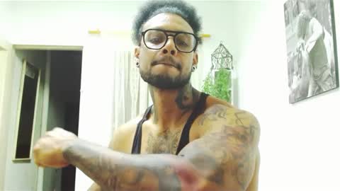 Snapshot of lewisstrong chatting on February 9, 12:17 am Lewis Strong online show from February 9, 12:17 am