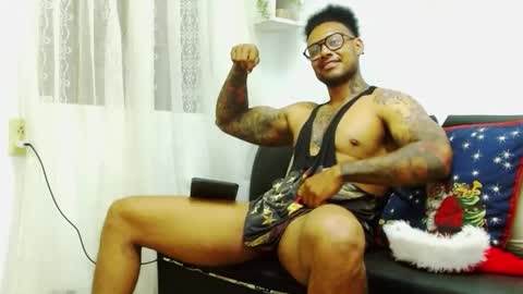 Snapshot of lewisstrong chatting on December 27, 12:50 am Lewis Strong online show from December 27, 12:50 am