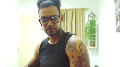 Snapshot of lewisstrong chatting on February 11, 10:50 pm Lewis Strong online show from February 11, 10:50 pm