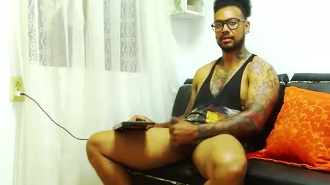 Snapshot of lewisstrong chatting on January 23, 1:41 am Lewis Strong online show from January 23, 1:41 am