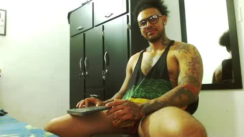 Snapshot of lewisstrong chatting on September 28, 5:22 pm Lewis Strong online show from September 28, 5:22 pm