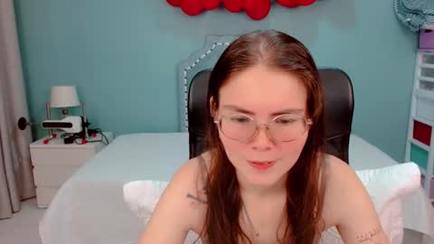 Snapshot of lexalove_doll chatting on October 15, 4:38 am Lexas Room online show from October 15, 4:38 am